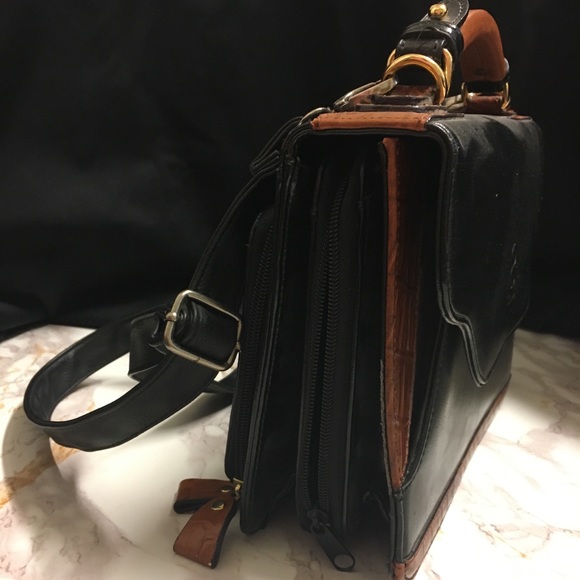 Authentic Leather Purse Solid Design - Picture 3 of 9